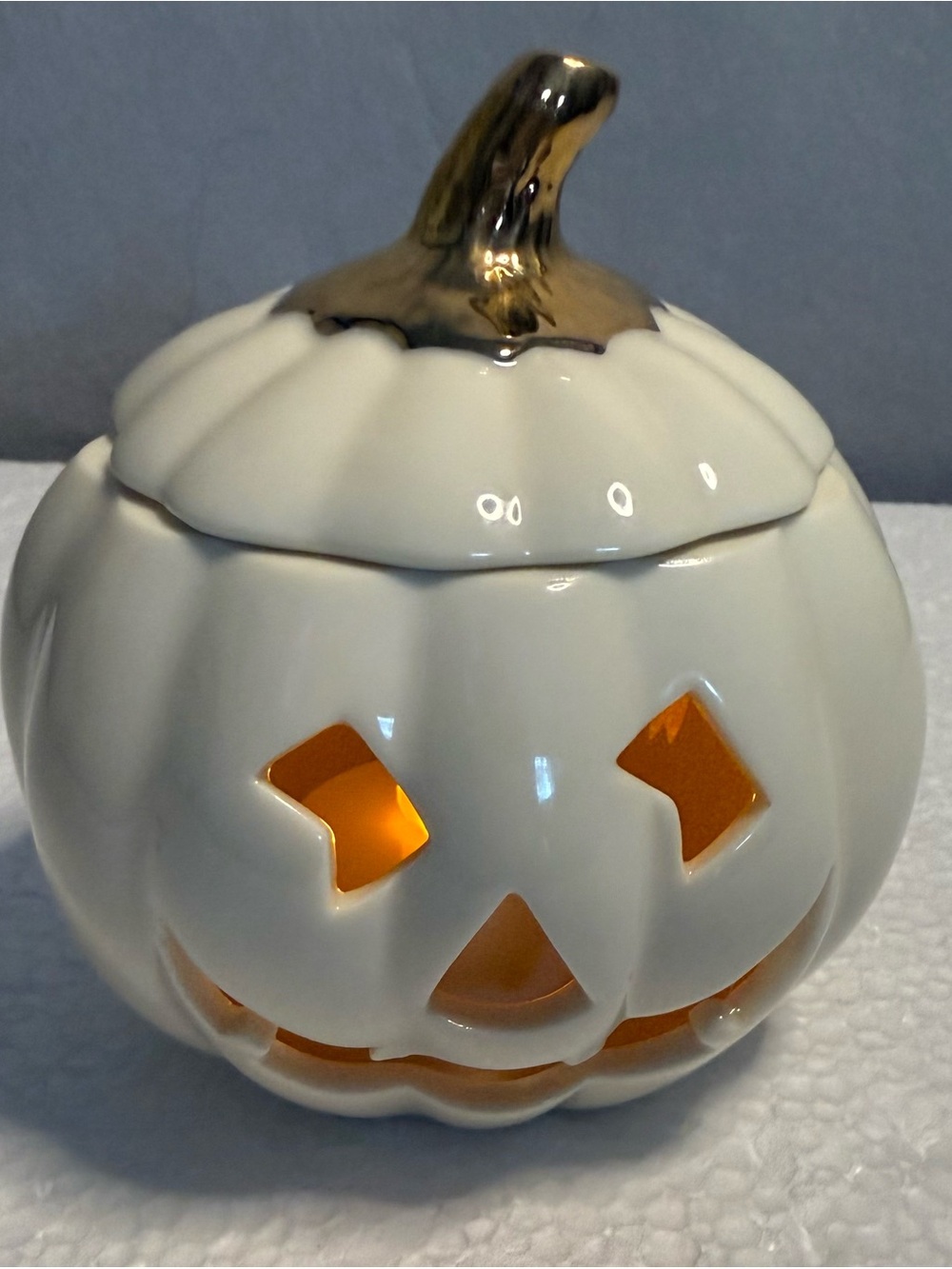 Lenox Halloween Pumpkin
Jack-O-Lantern Votive Candle Holder Covered Dish Ivory